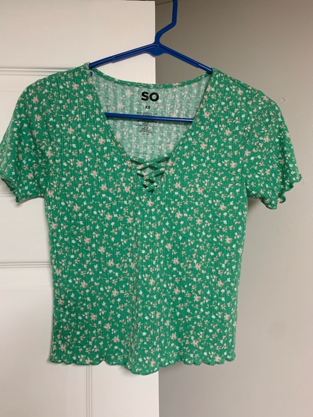 SO Green Floral Lace-Up V-Neck Short Sleeve Top